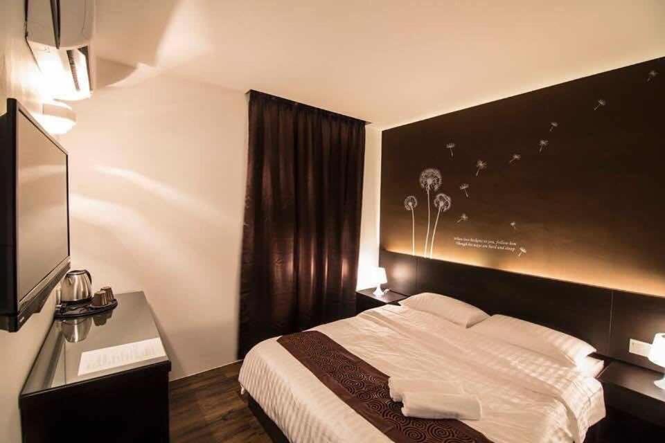 The Grace Hotel Muar Buitenkant foto