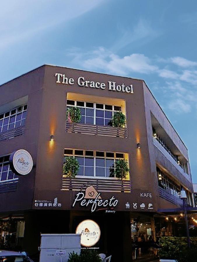 The Grace Hotel Muar Buitenkant foto